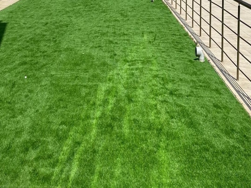 28mm çim halı - lüks yüksek hav yapay çim halı, prestijli villa ve özel proje alanları için UV dayanımlı