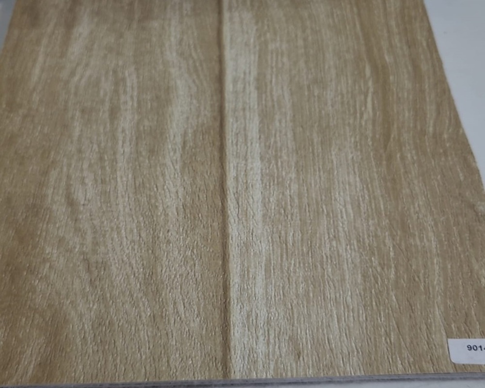 Ahşap Desenli Mineflo - Gerçek ahşap görünümü sunan mineflo zemin kaplama; meşe, ceviz ve gri yıkamalı desen seçenekleriyle salon, ofis ve otel odası için şık ve pratik zemin çözümü.