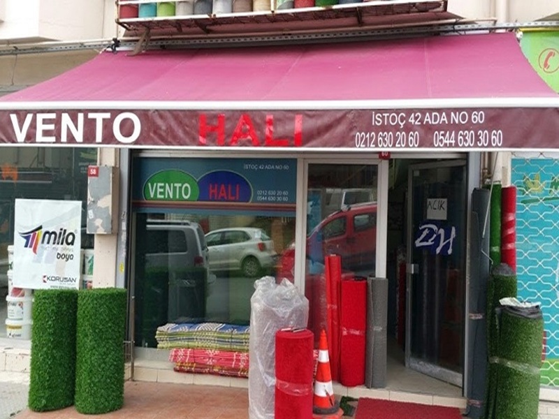 Zemin Kaplama Halı - Otel lobilerinden ofis koridorlarına, konut salonlarından ticari alanlara kadar her zemine uyum sağlayan profesyonel zemin kaplama halı çeşitleri. Bukle, ceyto ve dokuma modelleri; farklı hav yükseklikleri ve renk paleti ile geniş bir yelpazeye sahiptir. Uzun ömürlü, kolay temizlenebilir ve estetik zemin kaplama çözümleri sunan ürün serimiz İstanbul deposundan hızlı teslim edilir.